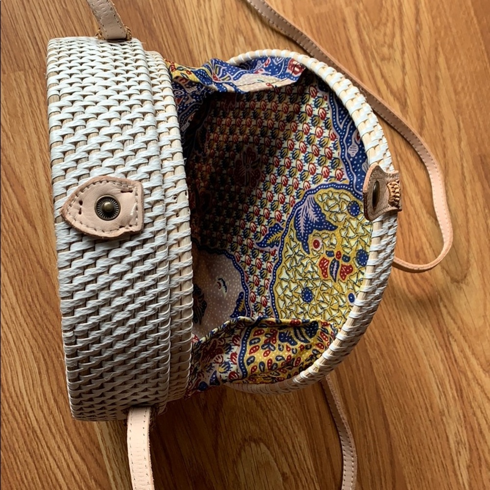 Round Rattan Bag with Star Design - Picture 3 of 3